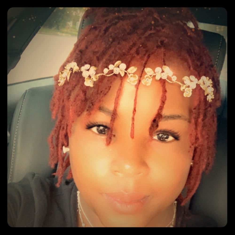 Meet your Posher, Nikia